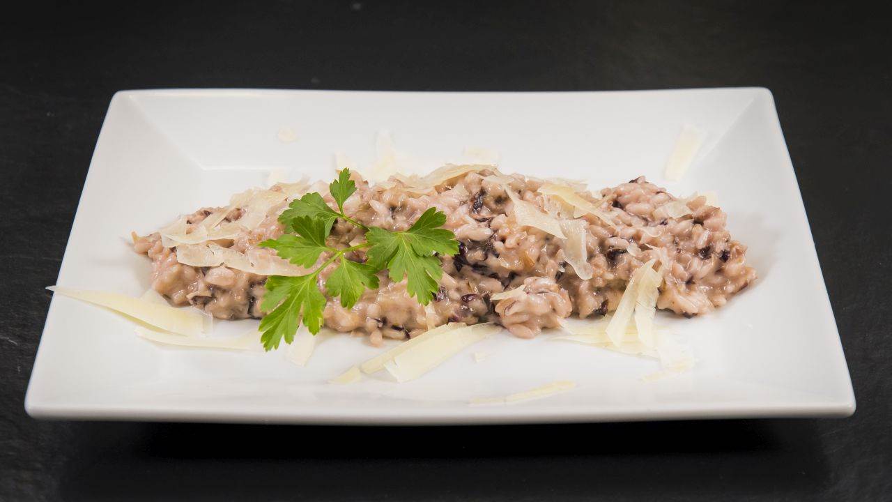 Risotto al Radicchio Rosso di Treviso IGP, salsiccia e Provolone Valpadana DOP piccante